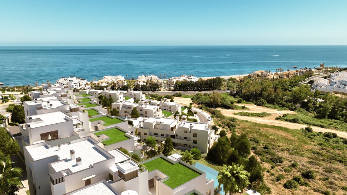 Promenade along the Costa del Sol shoreline